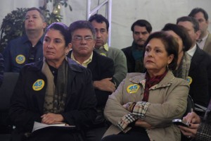 Thelma de Oliveira, vice-presidente do PSDB Mulher Nacional e a presidente Solange Jurema receberam de Aécio o pedido de apoio durante a campanha