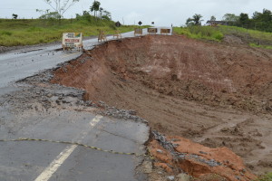 BR 364, sentido Juruá, bilhões investidos que estão virando lama (foto: assessoria)