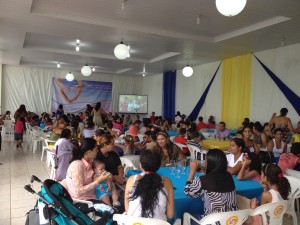 Centenas de mulheres dedicaram o dia das mães para falar de política e plano de governo