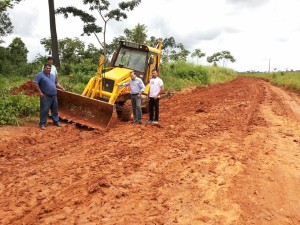 Anualmente a prefeitura de Senador Guiomard investe na recuperação de ramais para garantir escoamento da produção agrícola (Foto: Ascom)