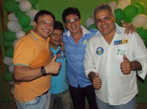 O vice-prefeito Romulo Barros, ao centro, de óculos, com Marcio Bittar