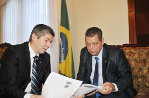 Deputado Rocha com o Embaixador Rostyslav Tronenko, da Ucrânia, (foto: Pitter Lucena)