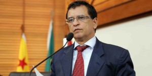 ~Há uma portaria que diz que o asfalto de BRs a espessura mínima é de cinco centímetros. O Estado contratou cinco, pagou cinco, mas todos os trechos foram executados com três", informou Gonzaga