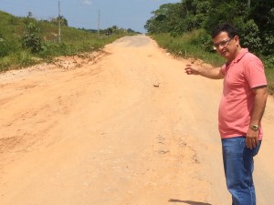 Essa estrada vai ficar intrafegável nos próximos dias. Ainda chove pouco na região, mas o inverno será intenso", alertou Gonzaga