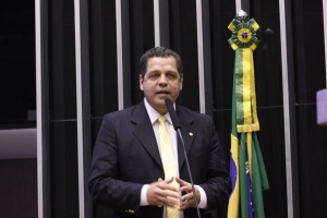 " os caminhoneiros, no exercício de seus direitos eleitorais e de cidadania participativa, nada mais fazem do que reivindicar a melhoria nas suas condições de trabalho", destacou Rocha
