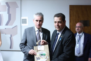Rocha presenteou a comitiva europeia com produtos acreanos