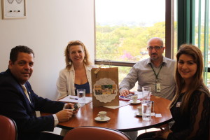 Rocha com representante da Câmara de Investimentos, Comércio e Indústria e Conselho Empresarial Brasil da Arábia Saudita