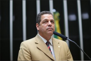 Rocha destaca que o benefício poderá trazer aquecimento à economia no período natalino
