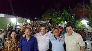 A pré-candidata Toinha Veira acompanhada do deputado federal Major Rocha e lideranças de Sena