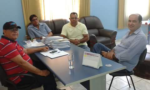 Gedeon e o prefeito em exercício Edvaldo Melo, durante primeiro encontro para período de transição