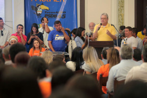 Senador Aécio Neves (MG), presidente nacional do PSDB em Maceió para posse do presidente de Teotonio Vilela Filho, ex-governado de Alagoas, para o Diretório Estadual do partido. Esta será a terceira vez que Téo Vilela irá ocupar a presidência estadual, para a qual foi eleito para o biênio 2015/2016. Por três vezes, Teotonio foi presidente do Diretório Nacional do partido. Aécio também lançará em Maceió a campanha nacional de filiação ao PSDB. A cidade é administrada pelo também tucano, Rui Palmeira.