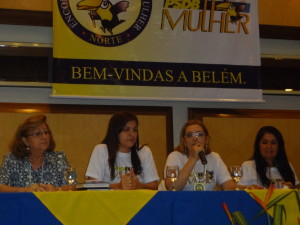 Josefina D'Almeida (Presidente do PSDB Mulher Amapá) à esquerda da foto no encontro em Belém para fortalecer combate a violência contra a Mulher