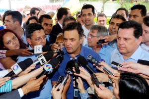 aecio-povo-encontro-regional-psdb-centro-oeste-coletiva2-300x200