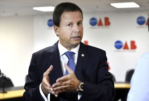 Brasília - O presidente da OAB, Cláudio Pacheco Prates Lamachia, durante coletiva fala sobre o senador Delcídio do Amaral (Valter Campanato/Agência Brasil)