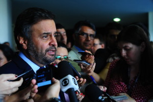 03-02-15-aecio-neves-brasilia_3-300x200