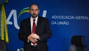 Brasília - O ministro da AGU, Luis Inácio Adams reúne-se com representantes das empresas Samarco, Vale e BHP (Valter CAmpanato/Agência Brasil)