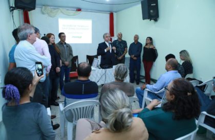 Presidente PSDB-DF, senador Izalci Lucas, durante encontro na Estrutural.