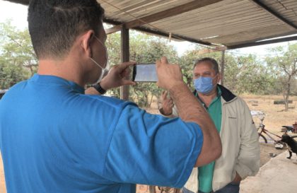 Izalci durante visita ao assentamento rural