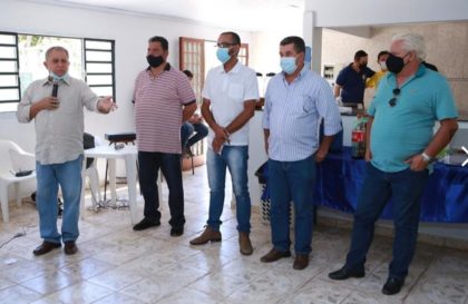 Izalci com representantes tucanos de Brazlândia