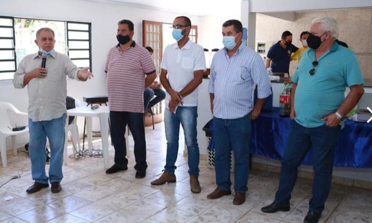 Izalci com representantes tucanos de Brazlândia