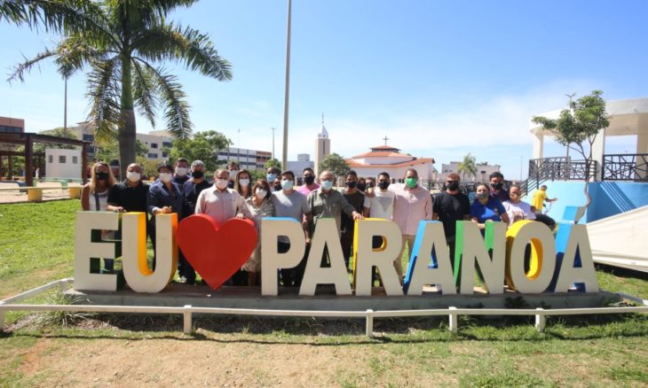 Izalci e equipe tucana durante visita ao Paranoá