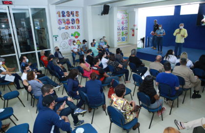 Izalci durante reunião com líderes de Planaltina