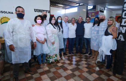 Izalci, Dila e Katia entre médicos voluntários