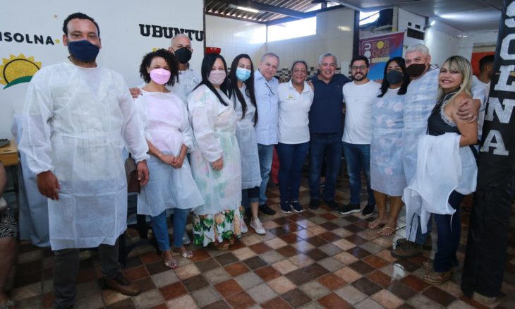 Izalci, Dila e Katia entre médicos voluntários