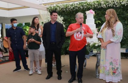 Izalci entre Crícia e seus familiares