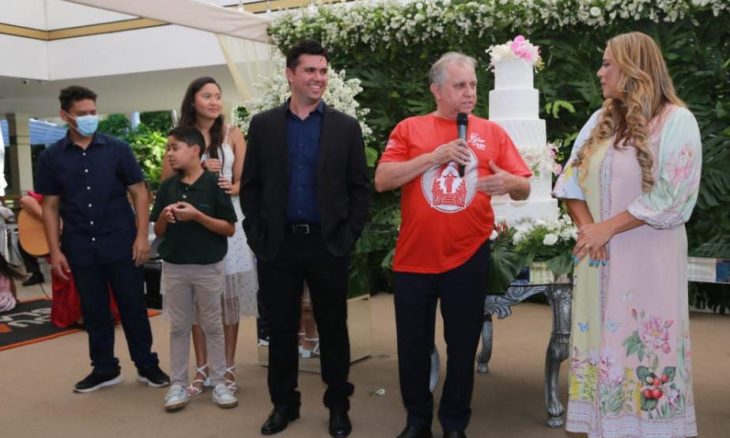 Izalci entre Crícia e seus familiares