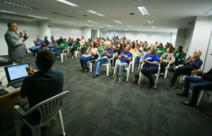Com pré-candidatos tucanos