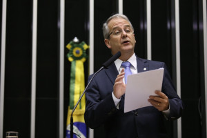 Colnago: "Temos que colocar o trem nos trilhos"