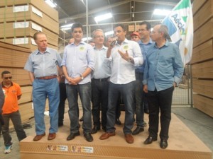 Aécio Neves, durante visita ao município de Linhares, no mês passado