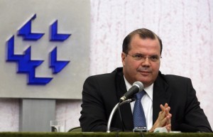 ADTOMBINI393 BSB - 06/01/2011 - BANCO CENTRAL / TOMBINI - ECONOMIA - O presidente do Banco Central, Alexandre Tombini durante entrevista coletiva no Banco central, em Brasília. FOTO: ANDRE DUSEK/AE