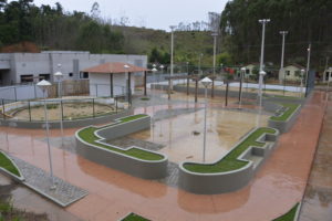 Praça em construção em Santa Lúcia