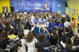 aecio-neves-coletiva-2-turno-foto-hugo-cordeironitro-300x200