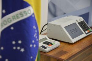 Foto: José Cruz/Agência Brasil 04/09/2014- Brasília- DF, Brasil- O presidente do TSE, Dias Toffoli, conclui a assinatura digital e lacração dos sistemas eleitorais que serão usados nas eleições de outubro.