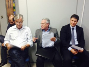 Presidentes do PSDB Goiânia e Goiás, Rafael Lousa e Afrêni Gonçalves, e Marco Antônio Sperb Leite, presidente do ITV Goiás em reunião para discutir diretrizes da instituição no estado.