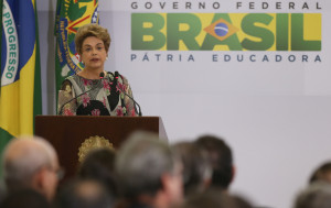 Brasília- DF 23-03-2016 Presidenta Dilma durante cerimônia de lançamento do eixo de desenvolvimento tecnológico, educação e pesquisa do Plano Nacional de Enfrentamento ao Aedes e à Microcefalia Foto Lula Marques/Agência PT