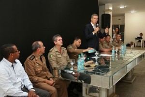 Vice-governador e secretário de Segurança Pública, José Eliton recebe homenagem da Associação dos Oficiais da PM. Crédito Jota Eurípedes (1)
