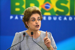 Dilma recebe juristas contrários ao impeachment
