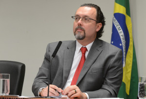 Deputado estadual Carlos Bezerra Jr
