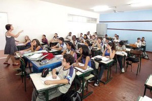 Tucano-defende-educacao-como-o-unico-caminho-possivel-para-o-desenvolvimento-do-pais--300x200