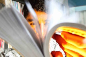 Secretaria Defesa Social : Centro Social Educativo - Bairro Lindeia / Barreiro. Biblioteca mais de 5 mil livros , que é aberta ao público e atendida pelos internos do centro. Personagem Guilherme Henrique