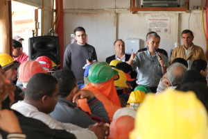 2914 PSDB;Realza bate papo com trabalhadores da cnstrucao civi