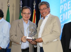 Hashioka recebe prêmio/ Foto: Afrânio Pissini/Sebrae MS.