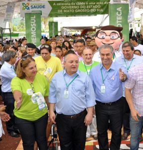 Taques foi acompanhado por Reinaldo para conhecer serviços oferecidos à população