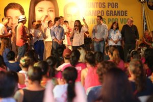 Rose reuniu mais de mil ´pessoas no comitê nesta segunda/ Foto: divulgação