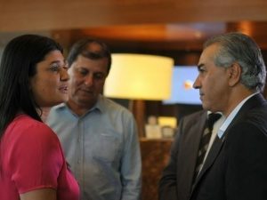 Rose e Reinaldo antes do início da reunião. Ao fundo secretário da Casa Civil, Sérgio de Paula/ Foto: Alcides Neto-CGNews