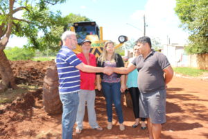 Geraldo acompanha frente de asfalto na Vila Cachoeirinha/ Foto: divulgação
